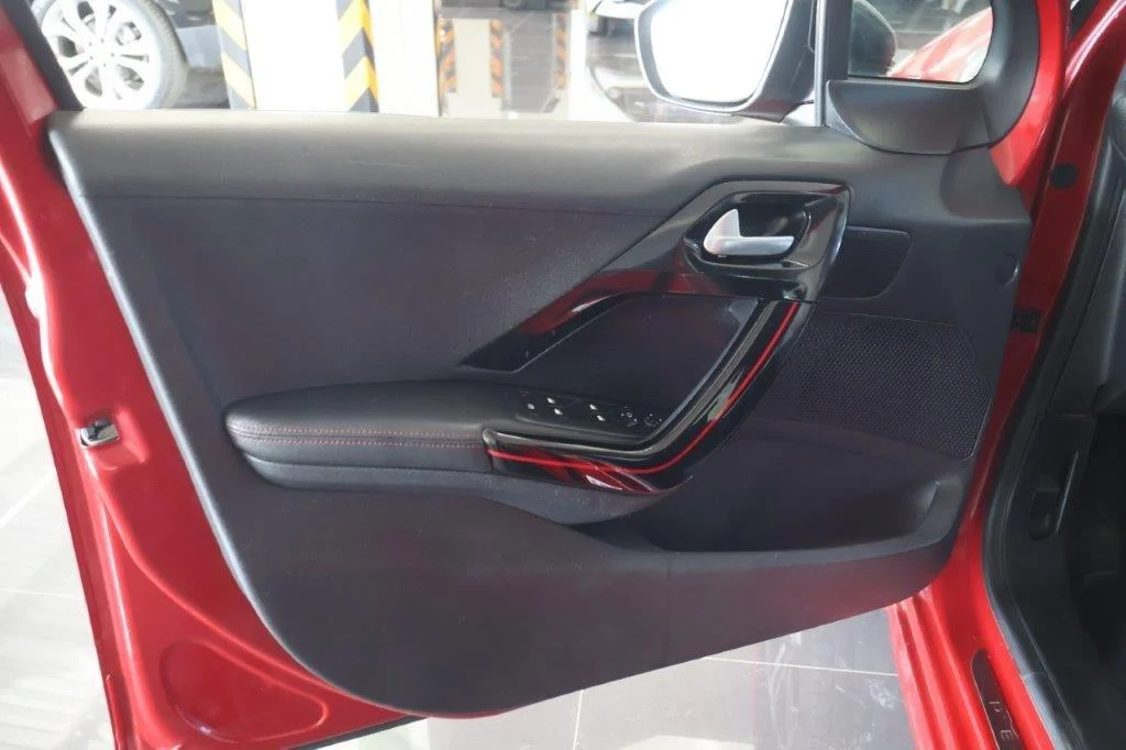 Peugeot 208 - View model 31