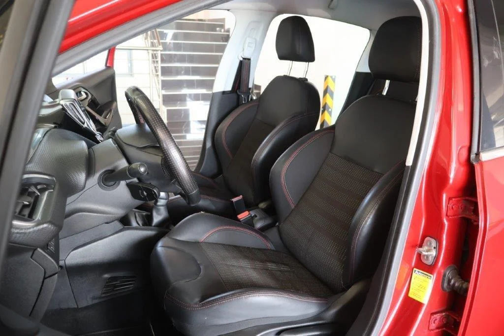 Peugeot 208 - View model 33