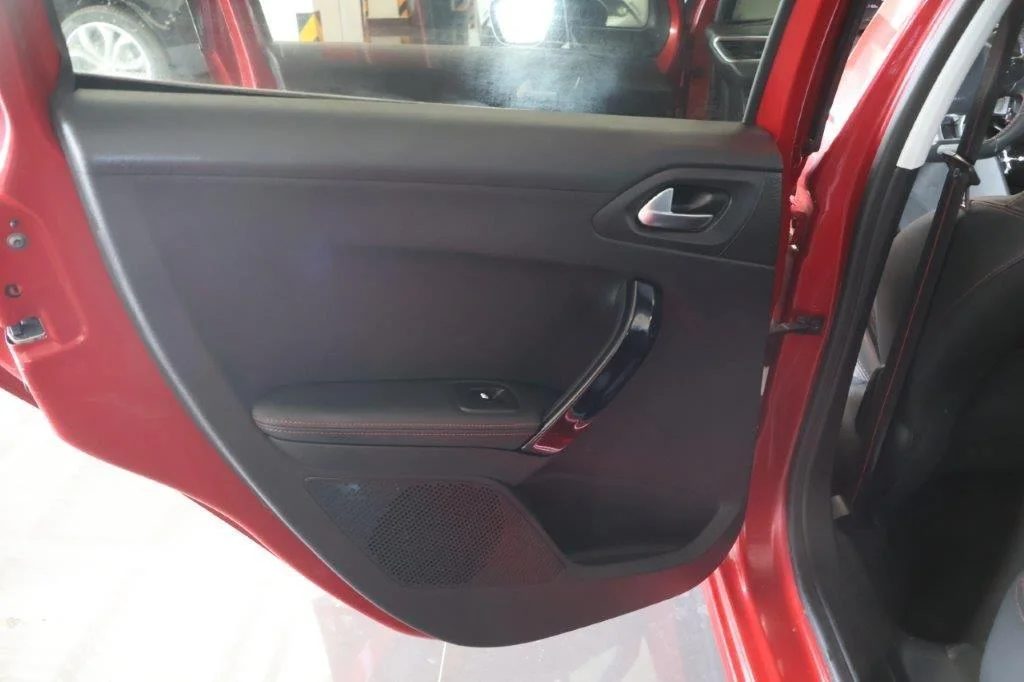 Peugeot 208 - View model 35