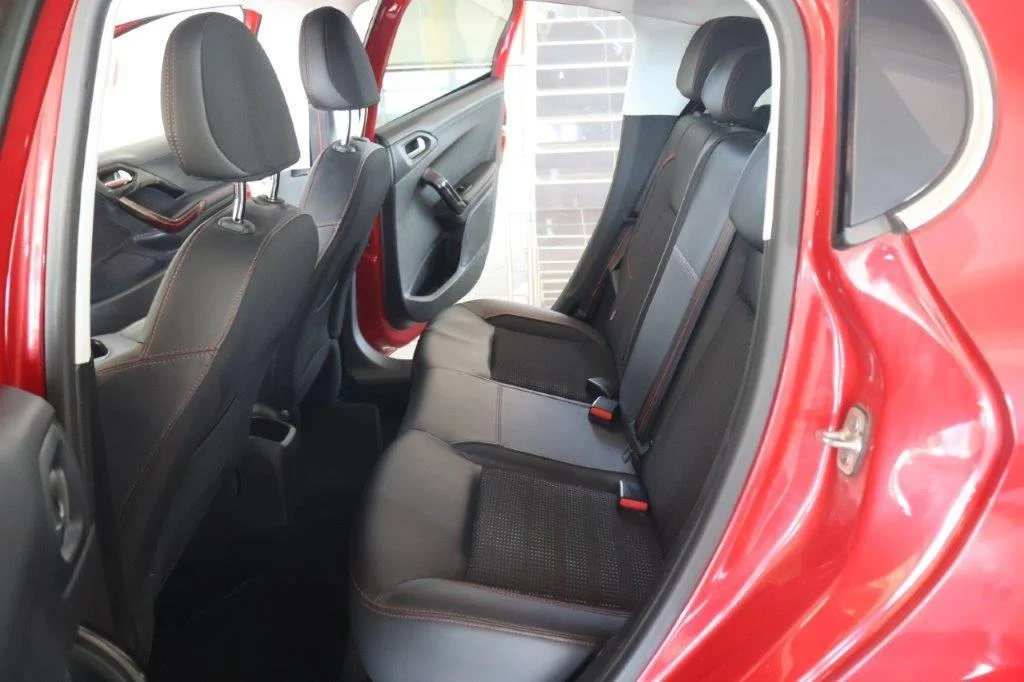 Peugeot 208 - View model 36