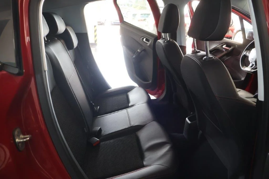 Peugeot 208 - View model 37