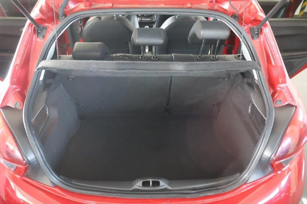 Peugeot 208 - View model 38