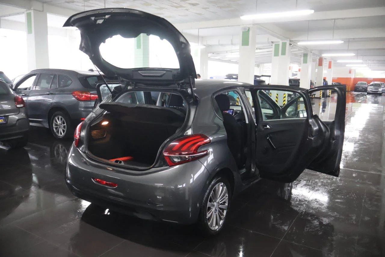 Peugeot 208 - View model 7