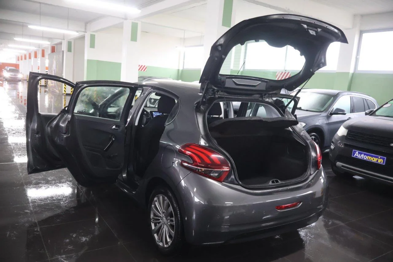 Peugeot 208 - View model 9