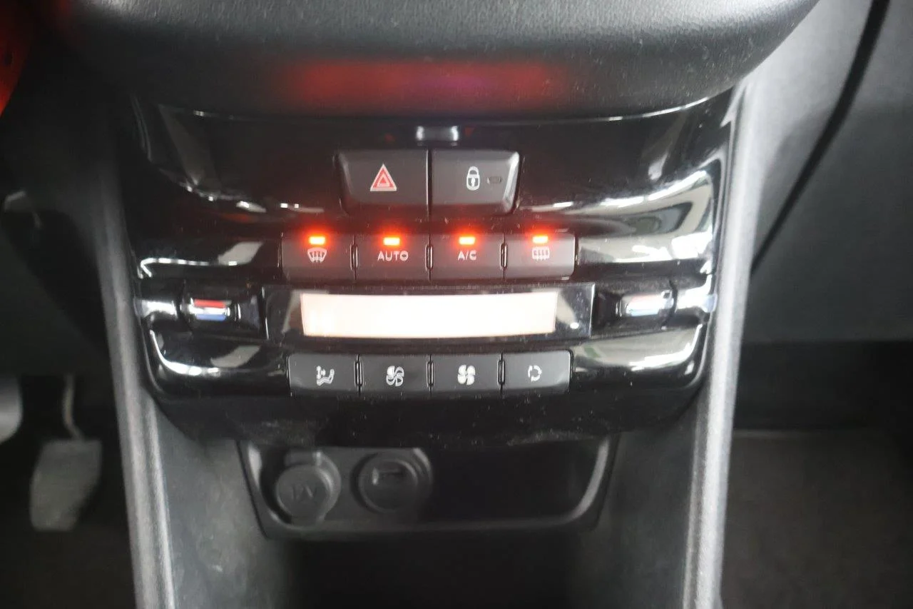 Peugeot 208 - View model 24