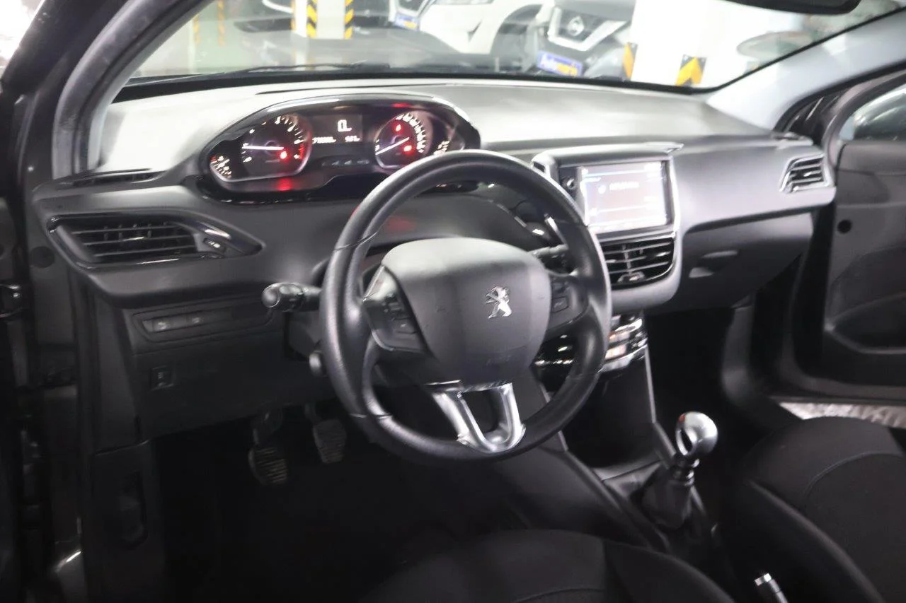 Peugeot 208 - View model 27