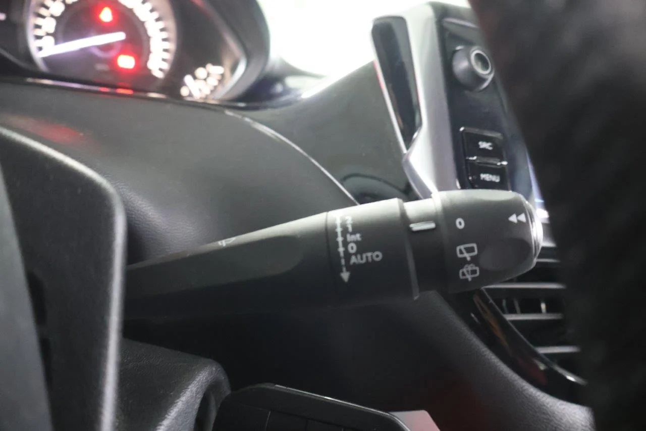 Peugeot 208 - View model 29