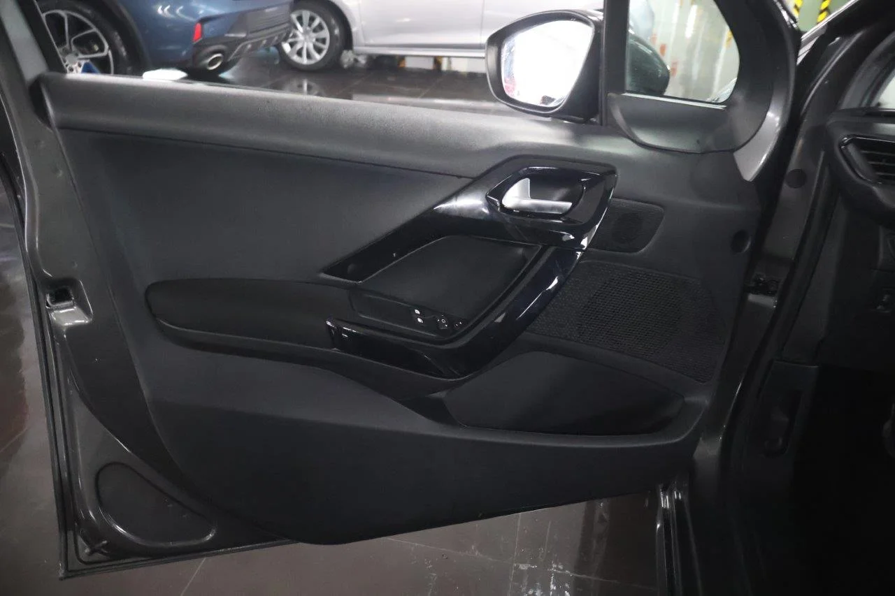 Peugeot 208 - View model 31