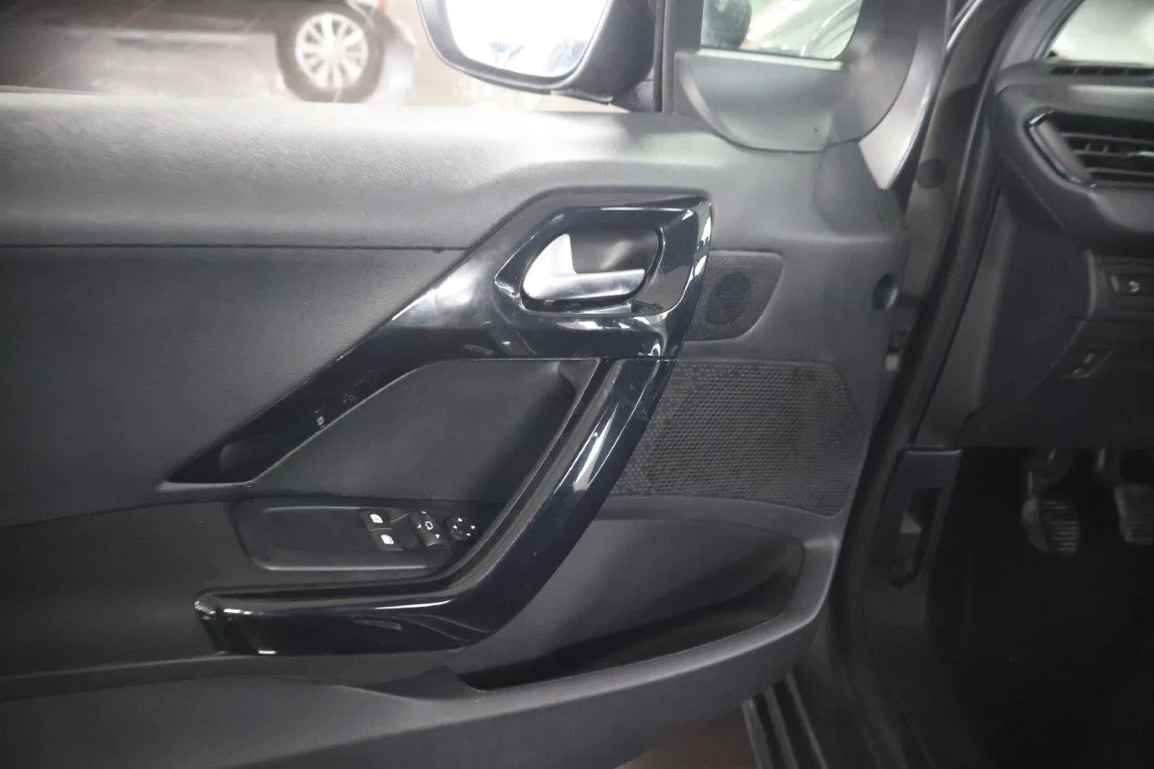 Peugeot 208 - View model 32