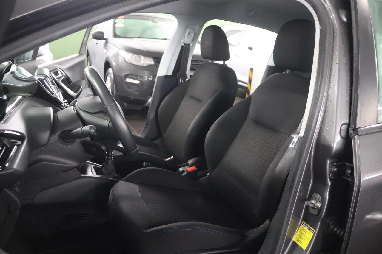 Peugeot 208 - View model 33