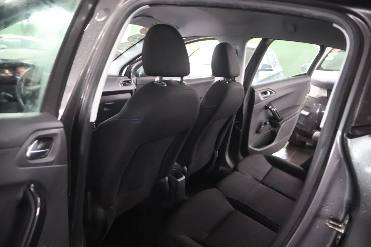 Peugeot 208 - View model 34