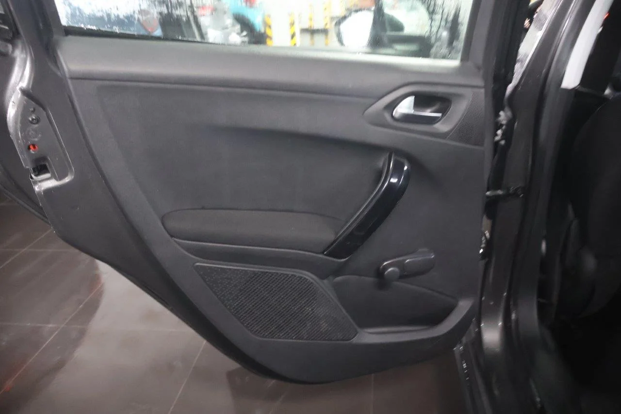 Peugeot 208 - View model 35