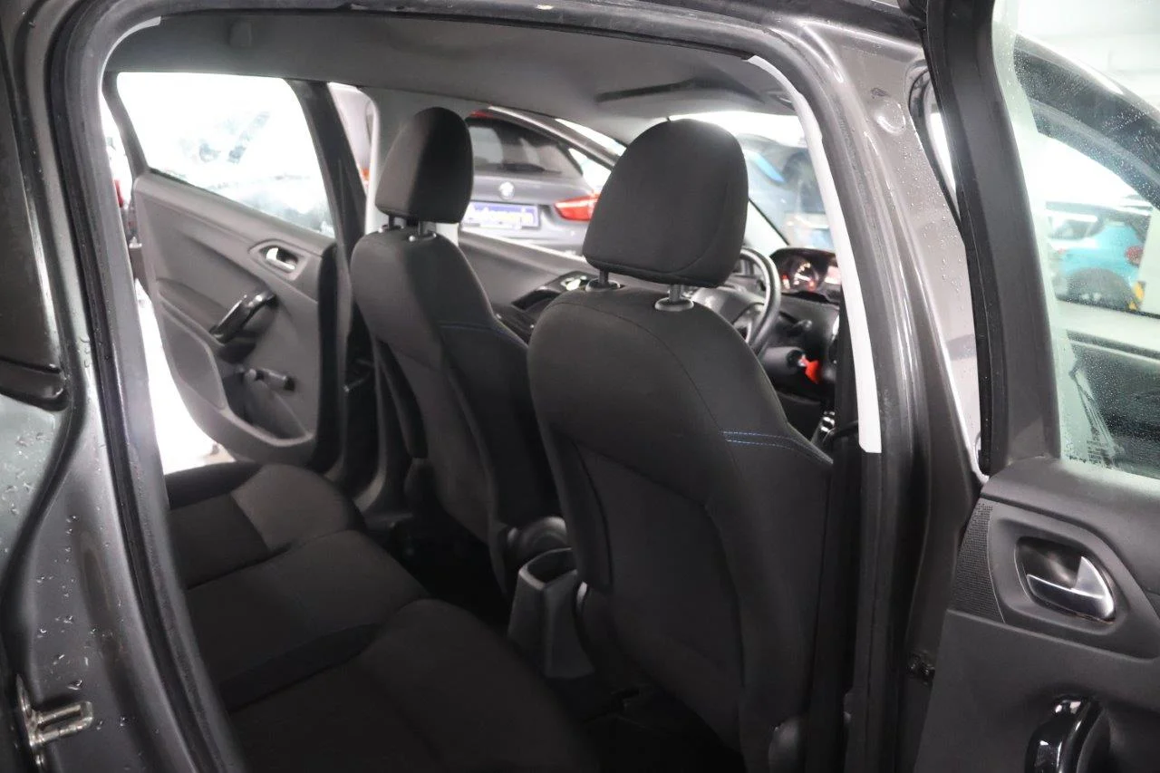 Peugeot 208 - View model 37