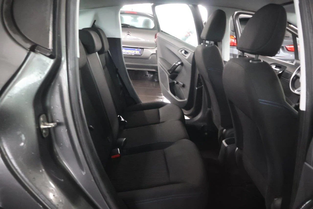 Peugeot 208 - View model 38