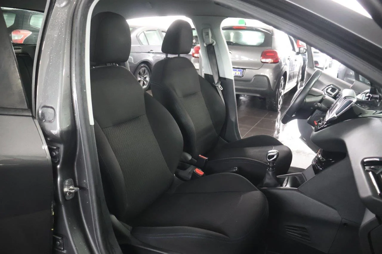 Peugeot 208 - View model 39
