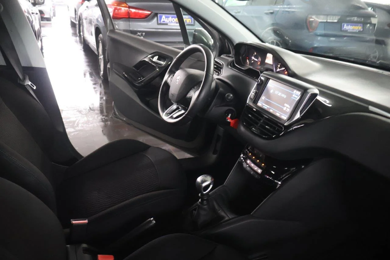 Peugeot 208 - View model 40