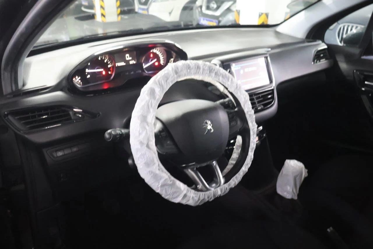 Peugeot 208 - View model 43