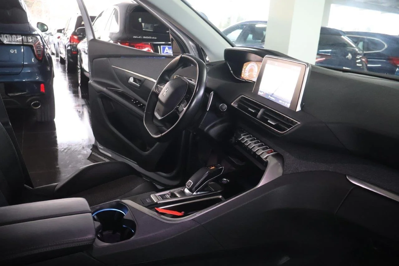 Peugeot 3008 - View model 40