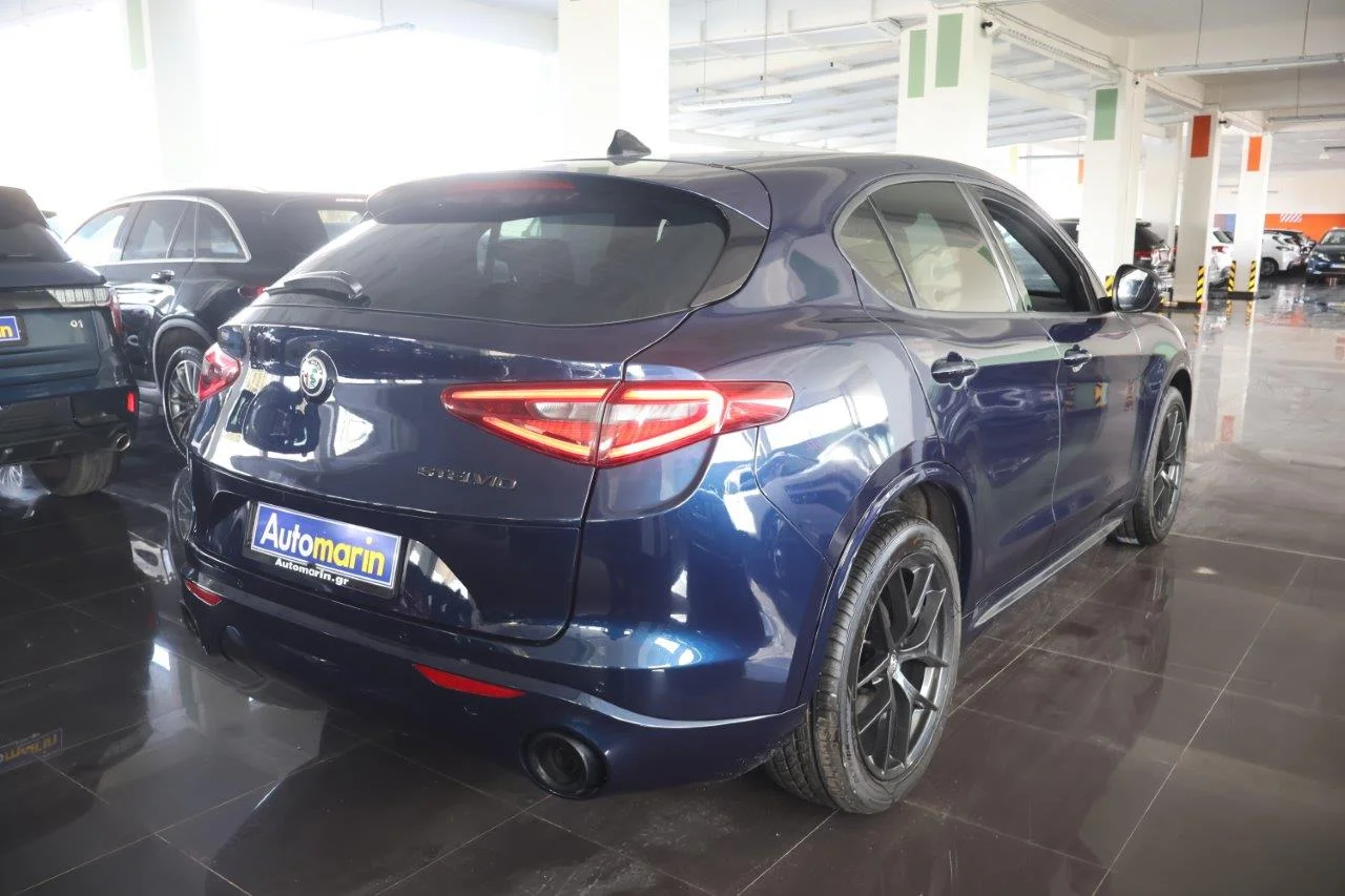 View 5 - Alfa Romeo Stelvio - 2021