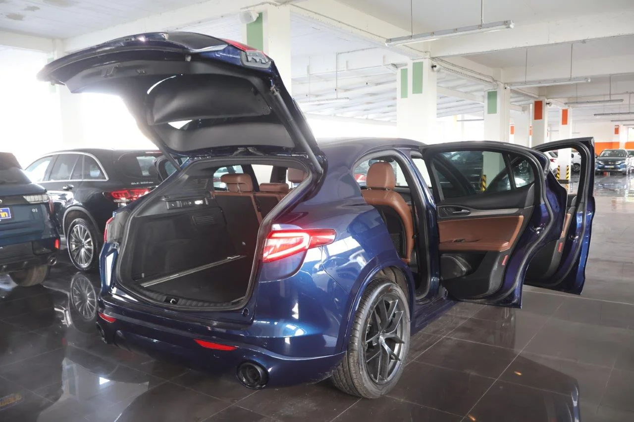Alfa Romeo Stelvio - View model 8