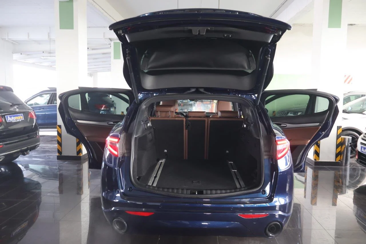 Alfa Romeo Stelvio - View model 9