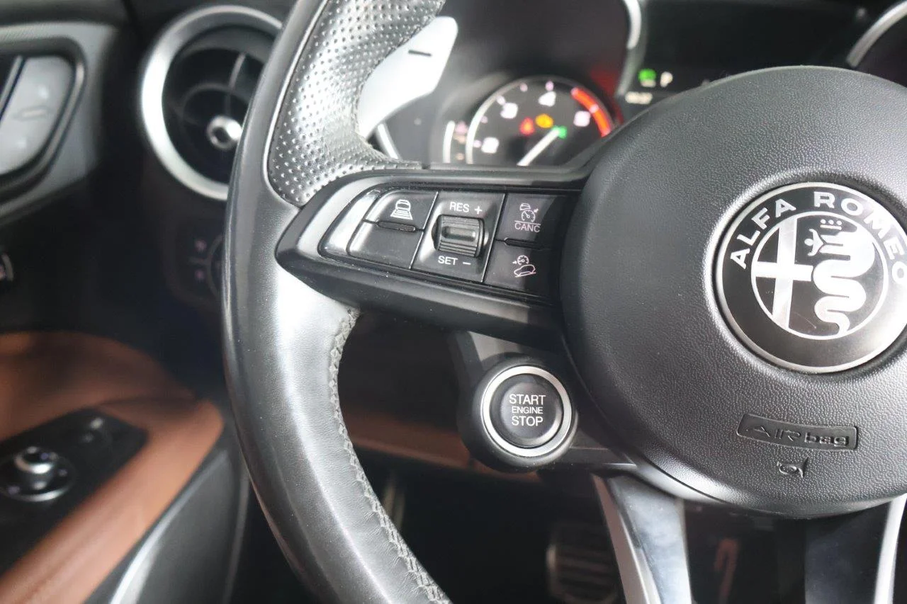 Alfa Romeo Stelvio - View model 23