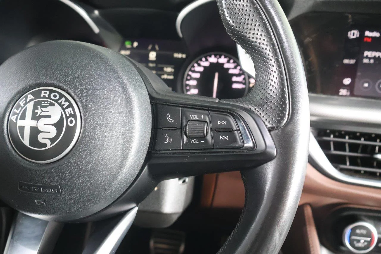 Alfa Romeo Stelvio - View model 24