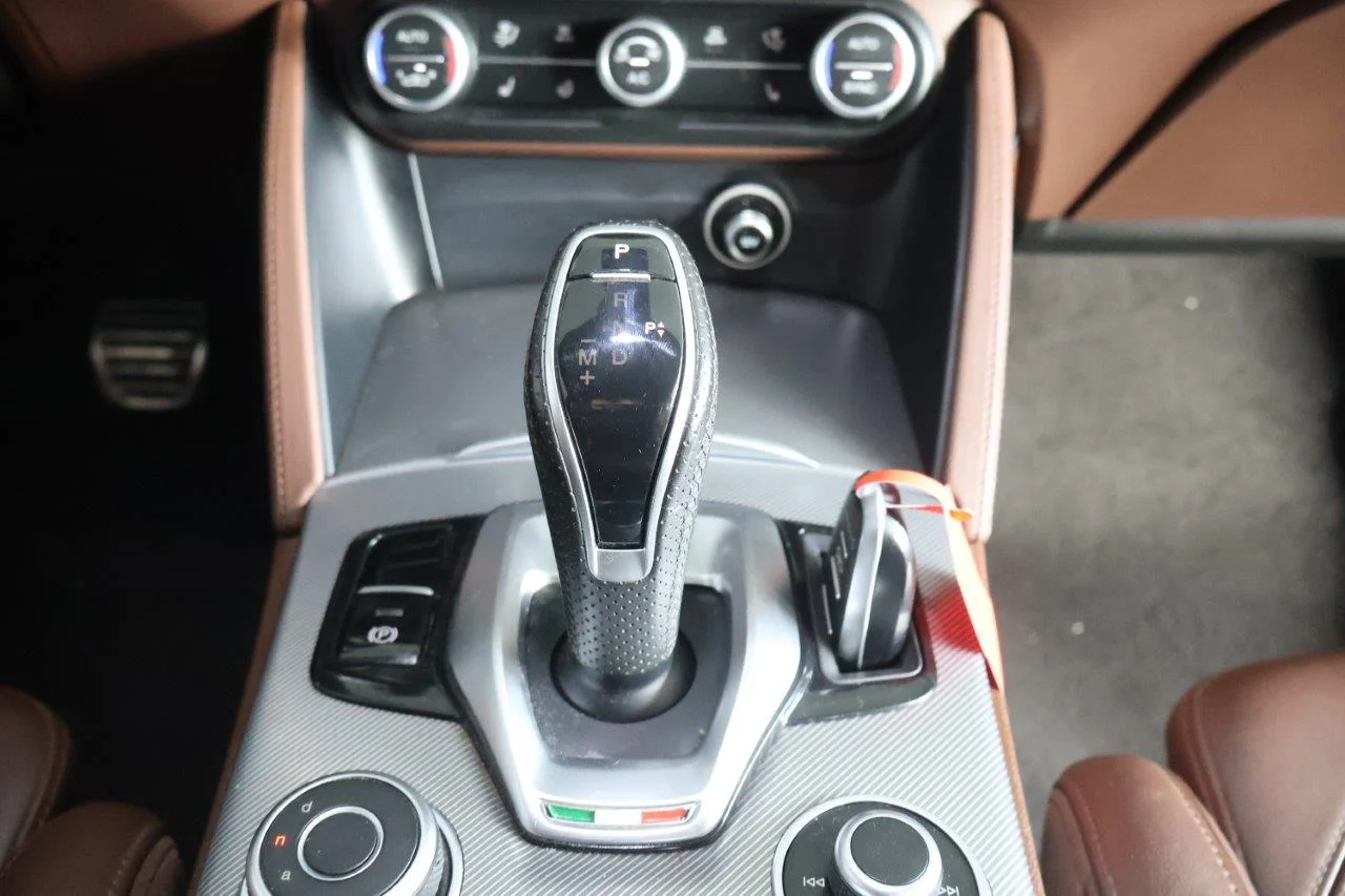 Alfa Romeo Stelvio - View model 27