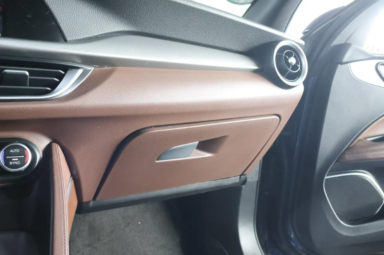 Alfa Romeo Stelvio - View model 31