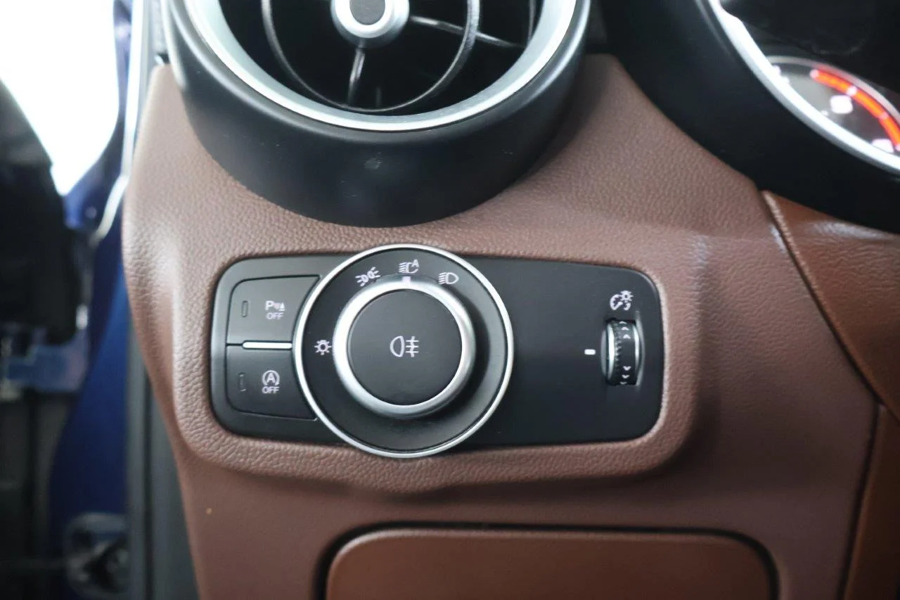 Alfa Romeo Stelvio - View model 32