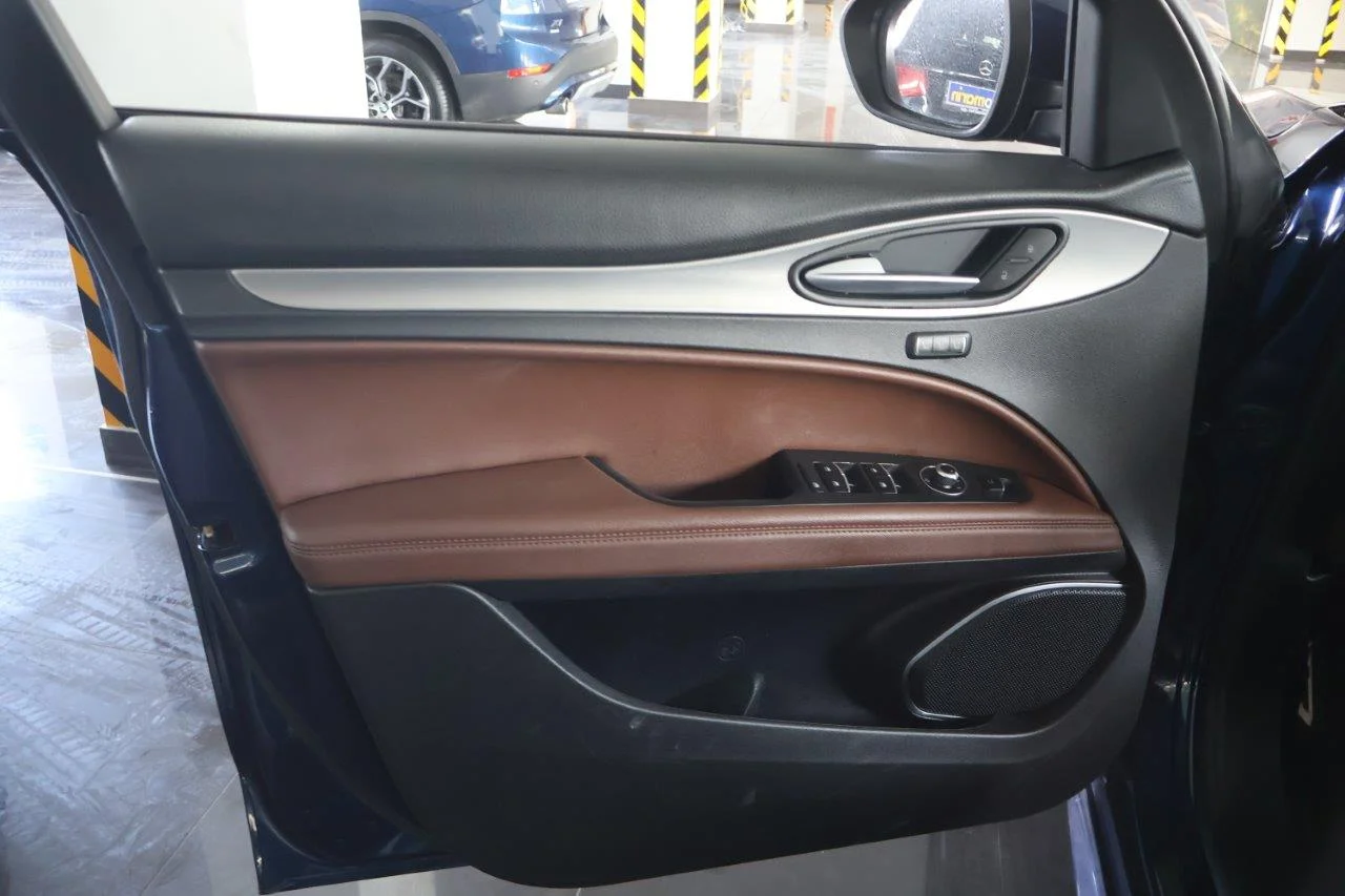 Alfa Romeo Stelvio - View model 34