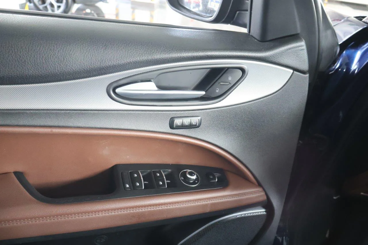 Alfa Romeo Stelvio - View model 35
