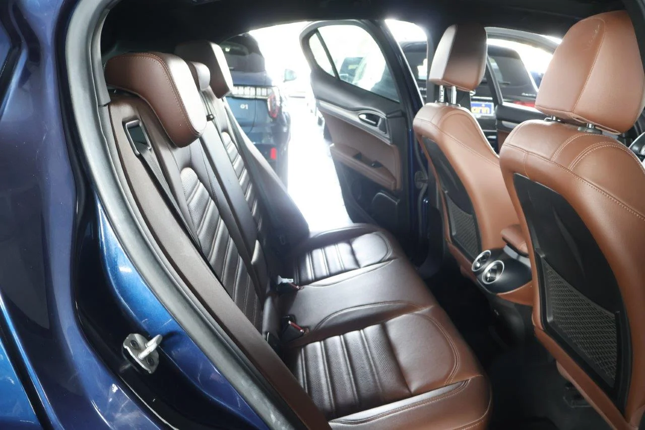 Alfa Romeo Stelvio - View model 42