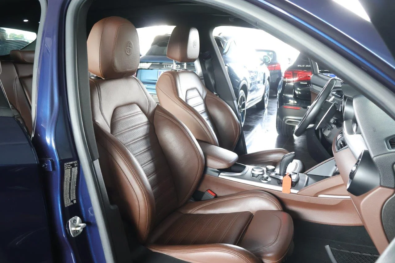 Alfa Romeo Stelvio - View model 43