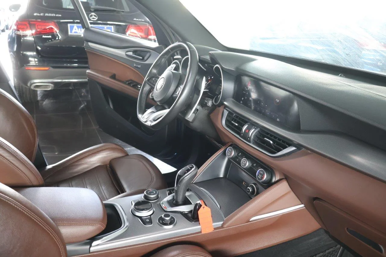 Alfa Romeo Stelvio - View model 44
