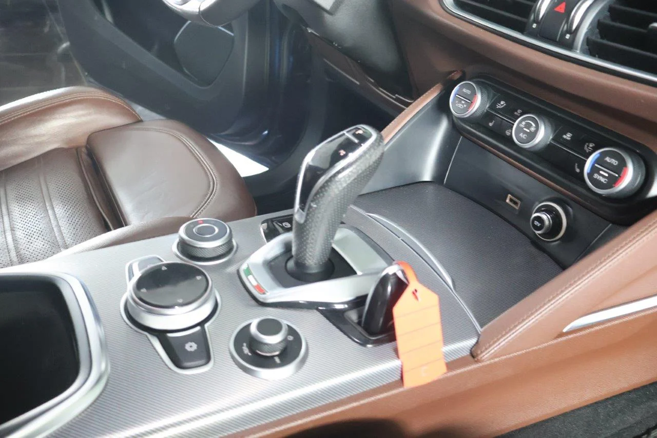 Alfa Romeo Stelvio - View model 45