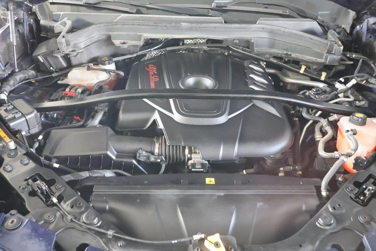 Alfa Romeo Stelvio - View model 48