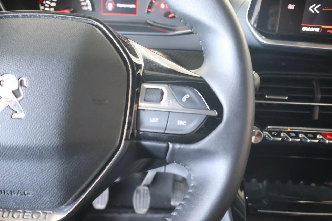 Peugeot 208 - View model 22