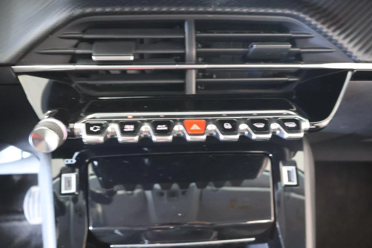 Peugeot 208 - View model 24