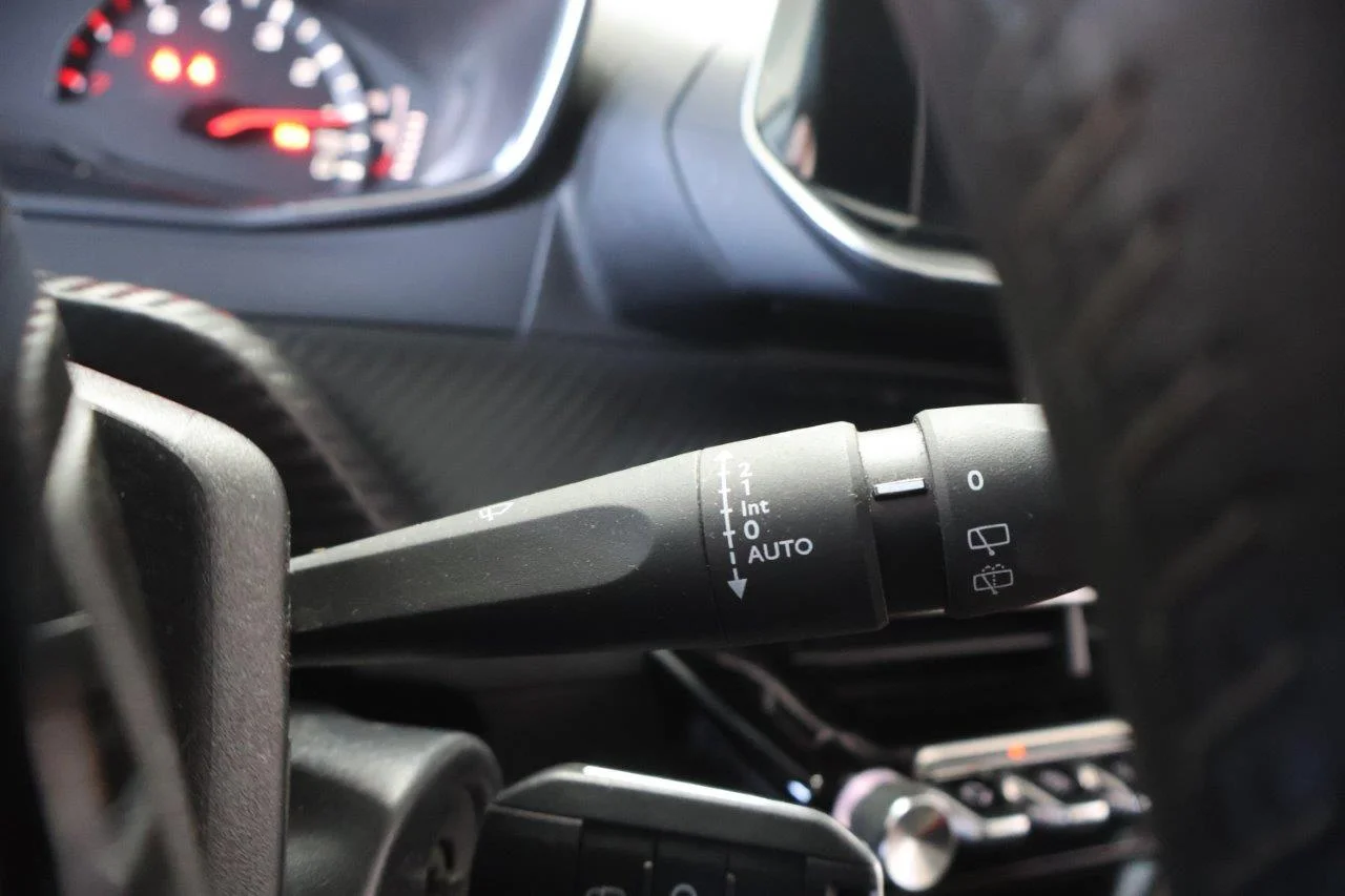 Peugeot 208 - View model 29