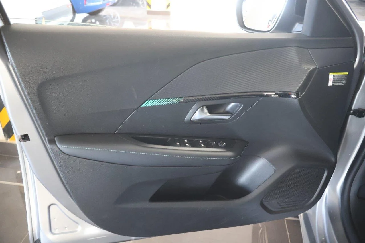 Peugeot 208 - View model 31
