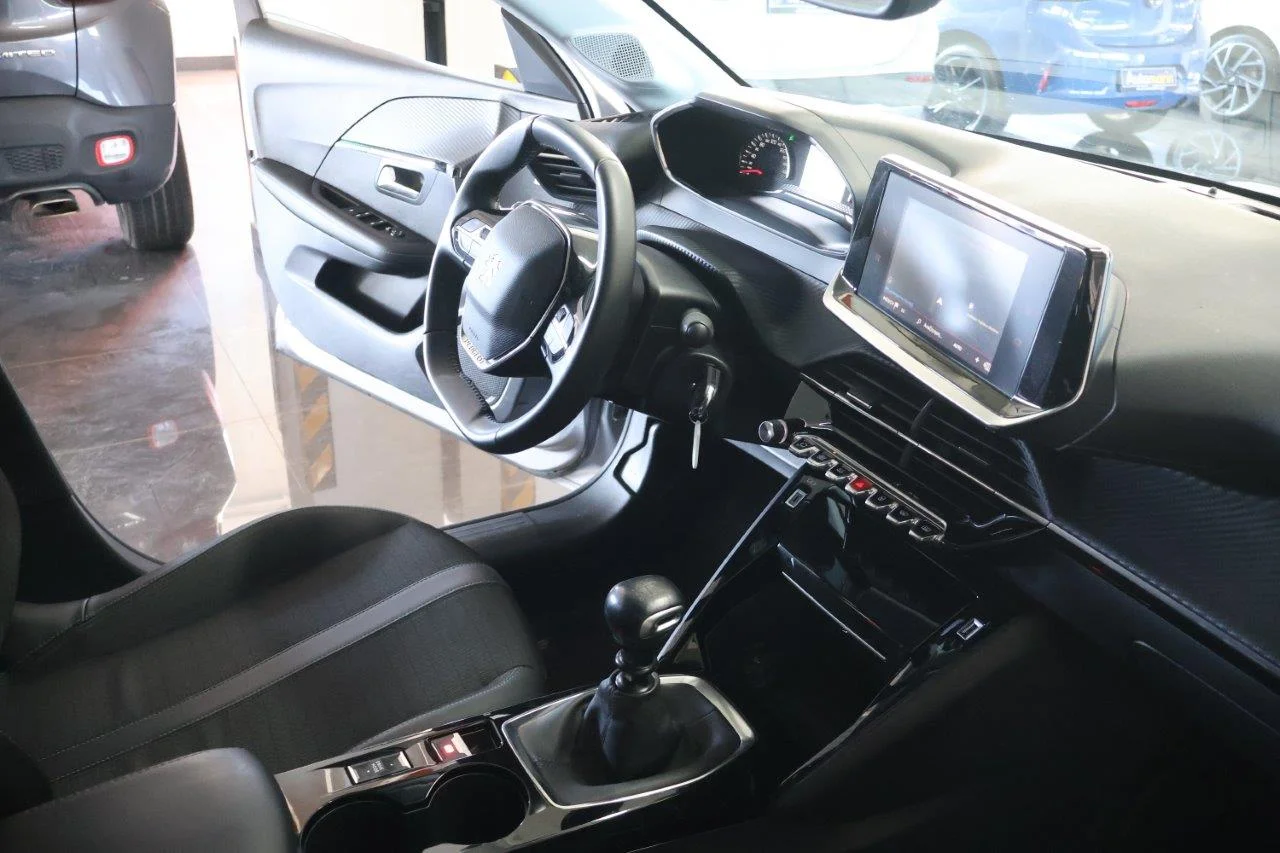 Peugeot 208 - View model 40