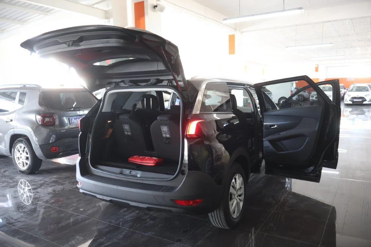 Peugeot 5008 - View model 8