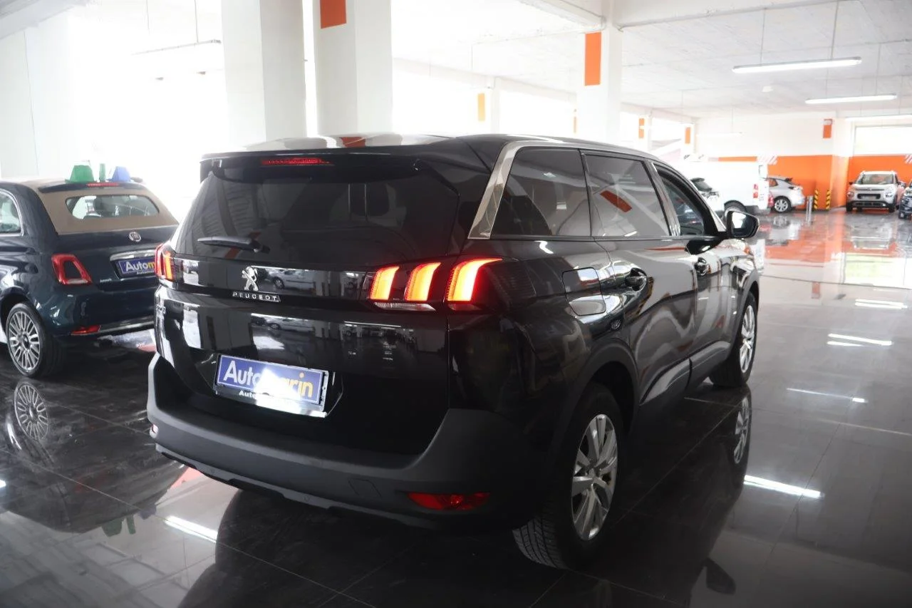 View 5 - Peugeot 5008 - 2020