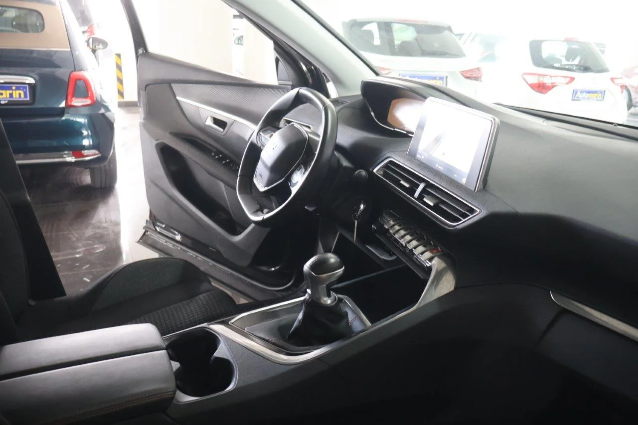 Peugeot 5008 - View model 40