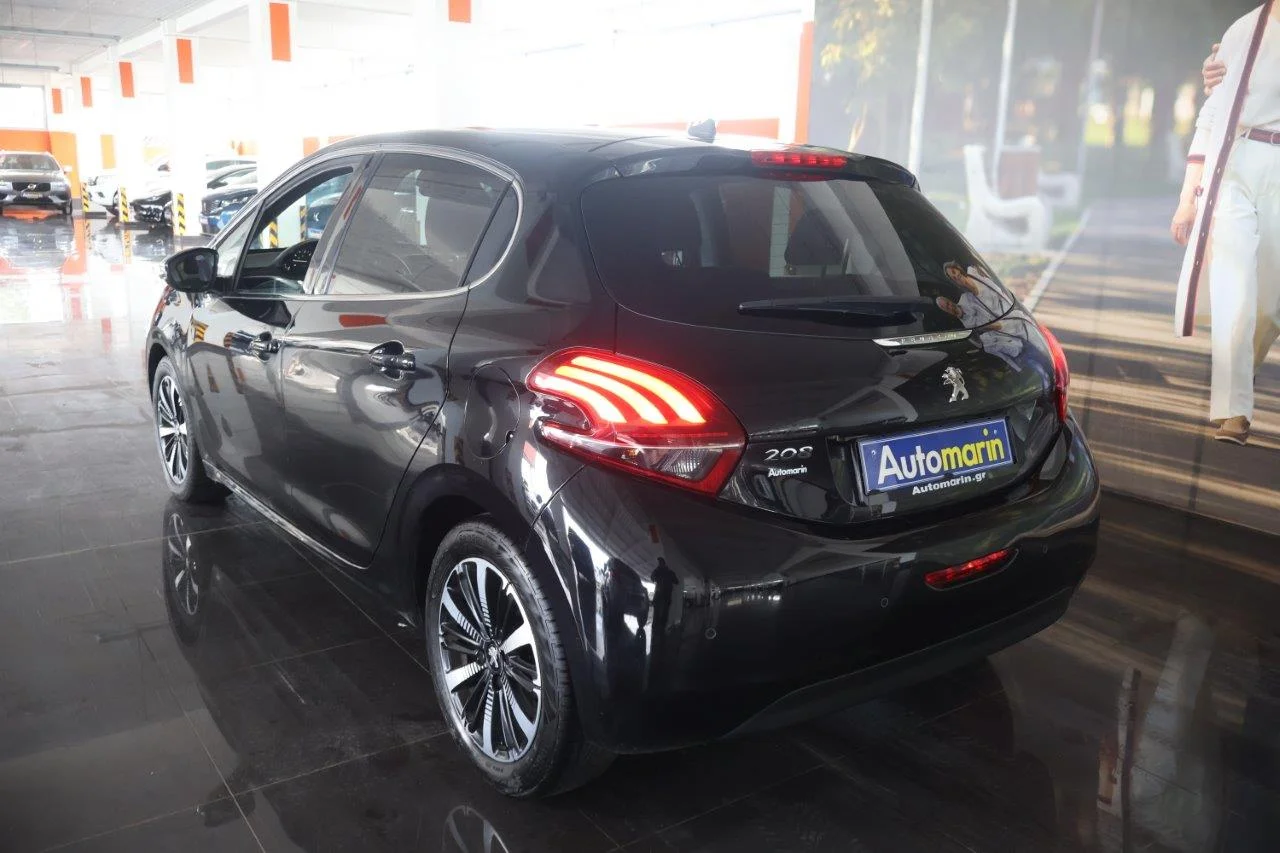 Peugeot 208 - View model 6