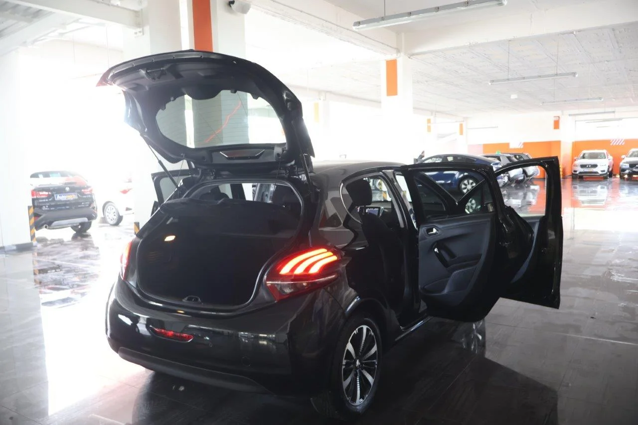 Peugeot 208 - View model 7