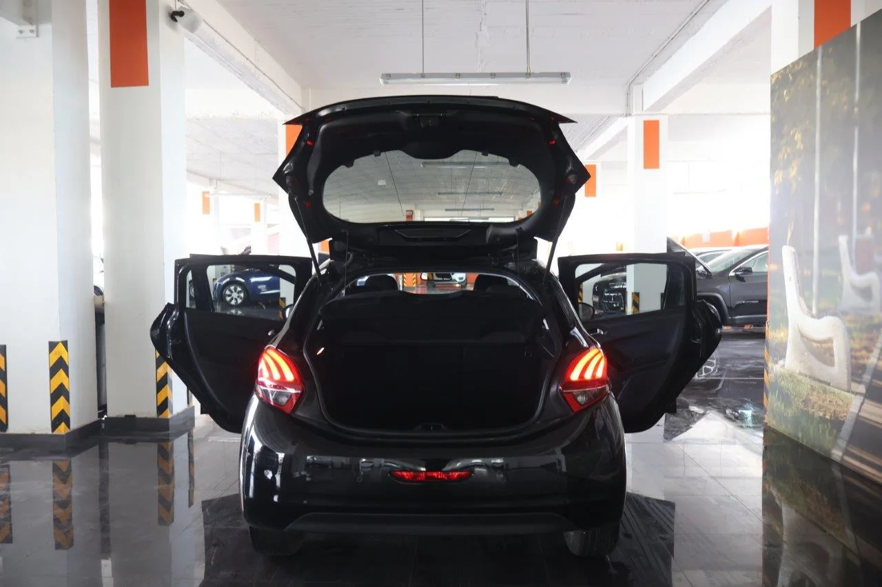 Peugeot 208 - View model 8