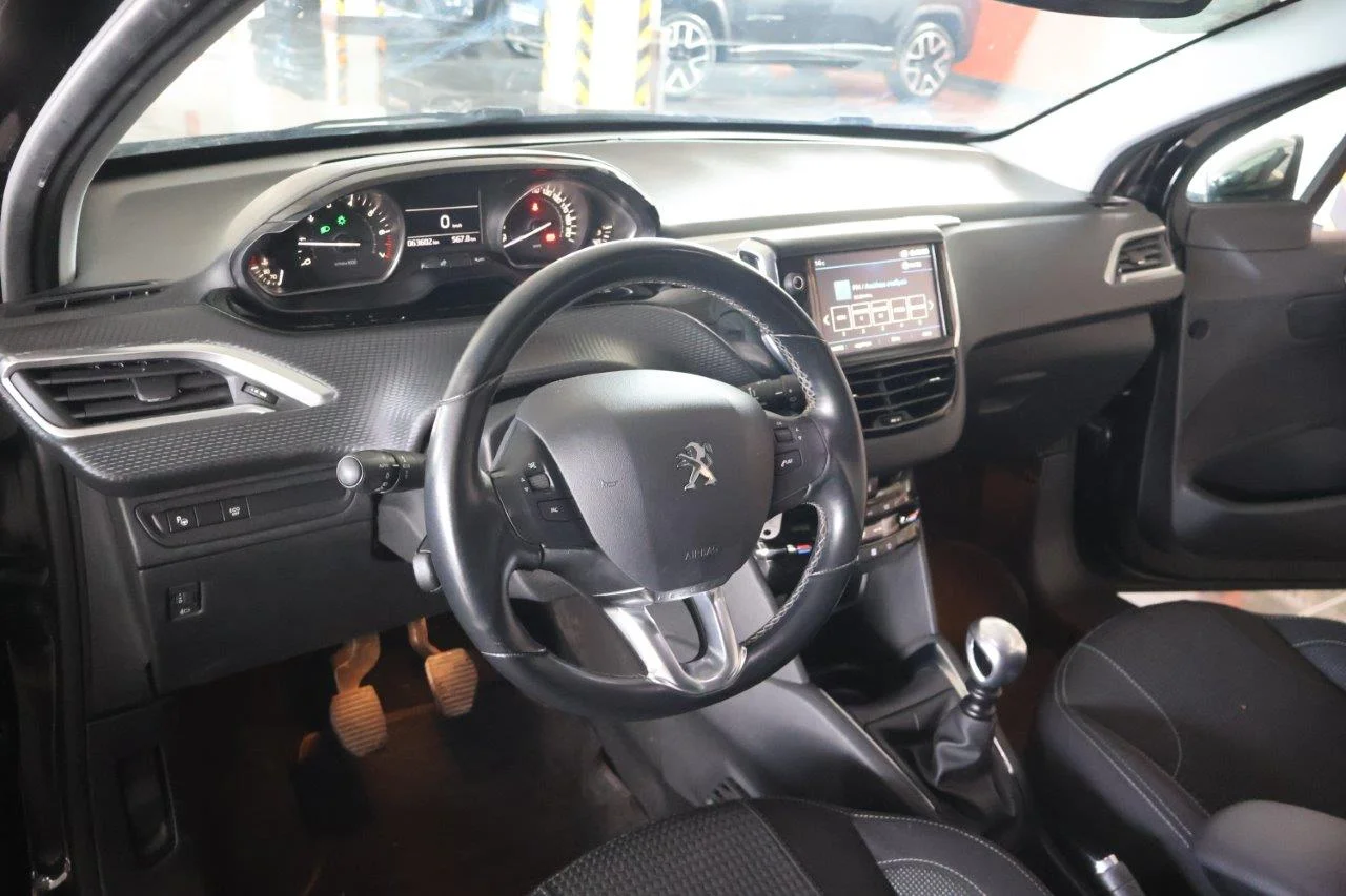 Peugeot 208 - View model 21