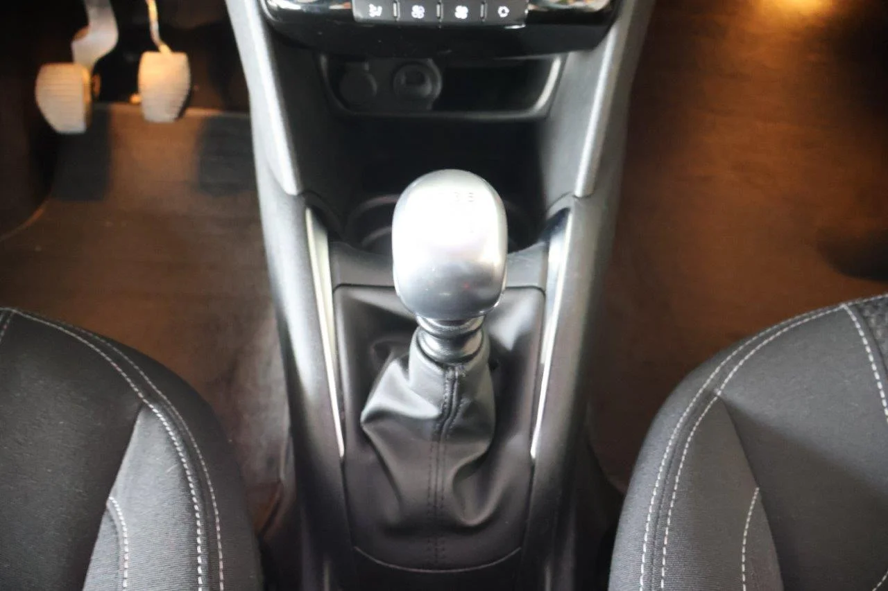Peugeot 208 - View model 24